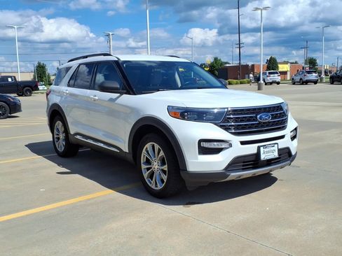 Used 2020 Ford Explorer XLT w/ Equipment Group 202A AWD/4WD image 7