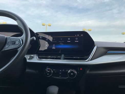 Used 2025 Chevrolet Trax LT image 21
