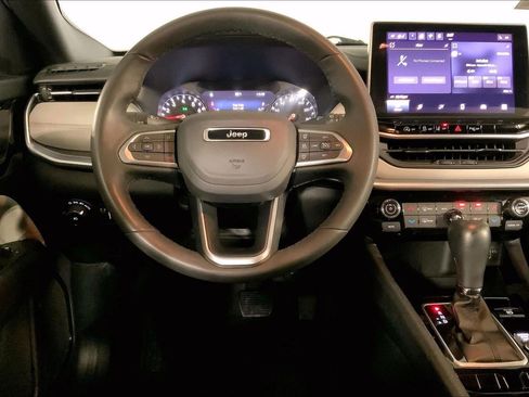 Used 2025 Jeep Compass Limited AWD/4WD image 5