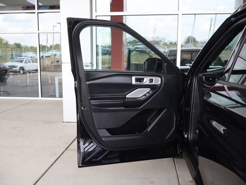Used 2020 Ford Explorer Platinum w/ Premium Technology Package AWD/4WD image 14