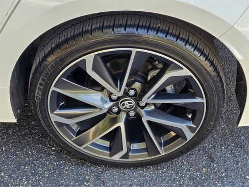 Used 2020 Toyota Corolla SE image 32