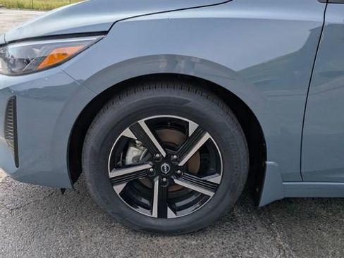 Certified 2025 Nissan Sentra SR FWD image 3