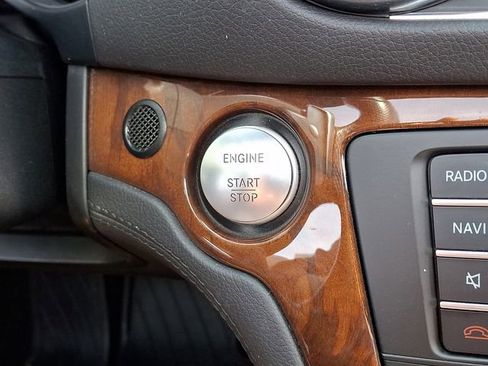 Used 2018 Mercedes-Benz SL 550 image 23