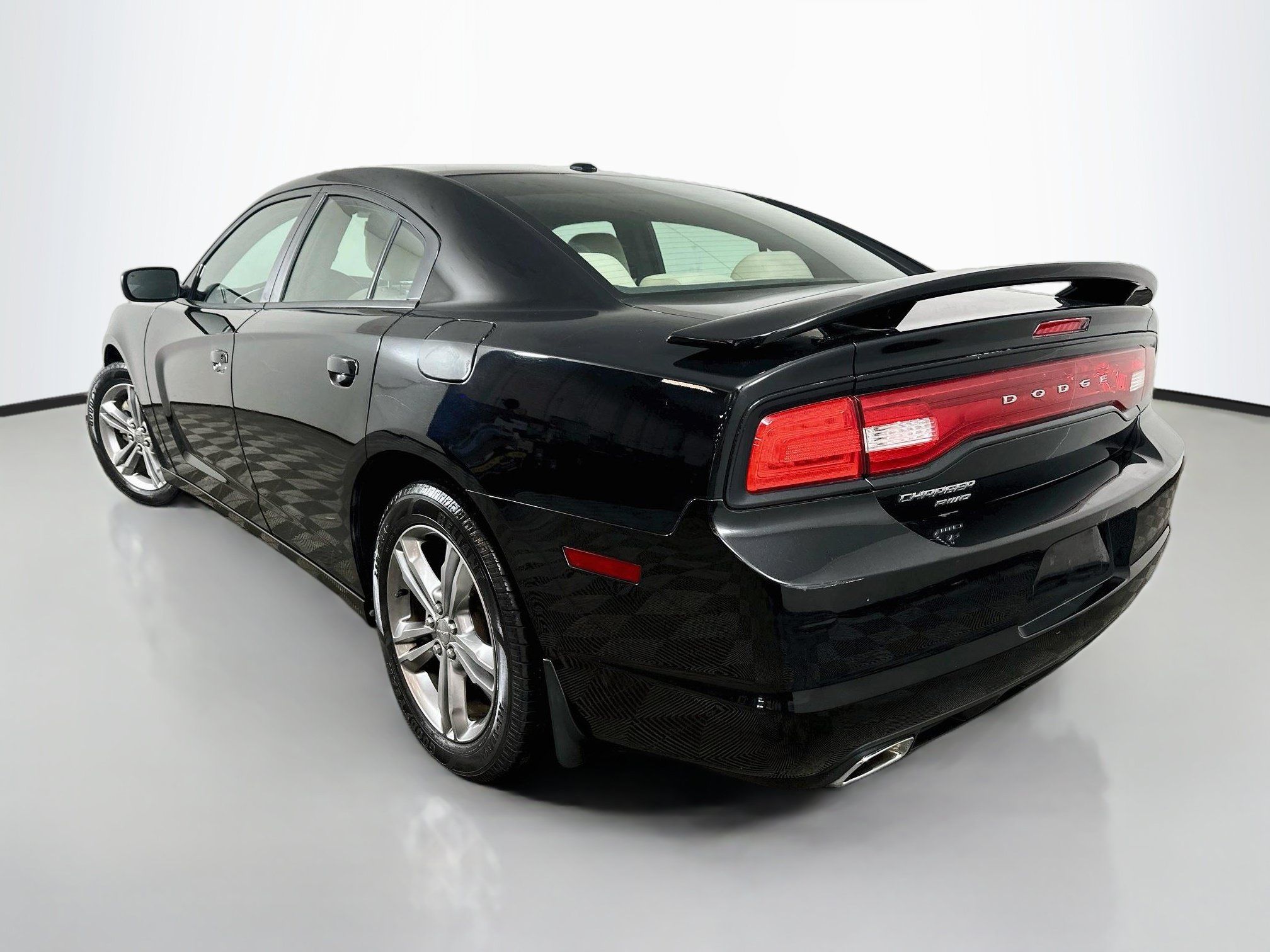 Used 2013 Dodge Charger SXT w/ Beats Audio Group AWD/4WD image 5