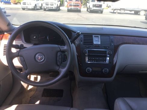 Used 2006 Cadillac DTS w/ Trunk Convenience Package FWD image 10