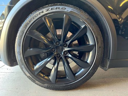 Used 2018 Tesla Model X 75D image 32