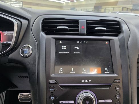 Used 2018 Ford Fusion Titanium FWD image 29