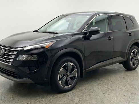 Used 2025 Nissan Rogue SV image 2