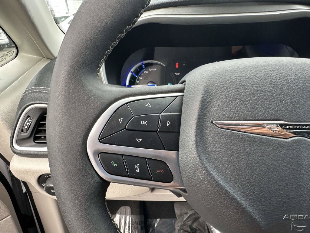Used 2024 Chrysler Pacifica Limited FWD image 30