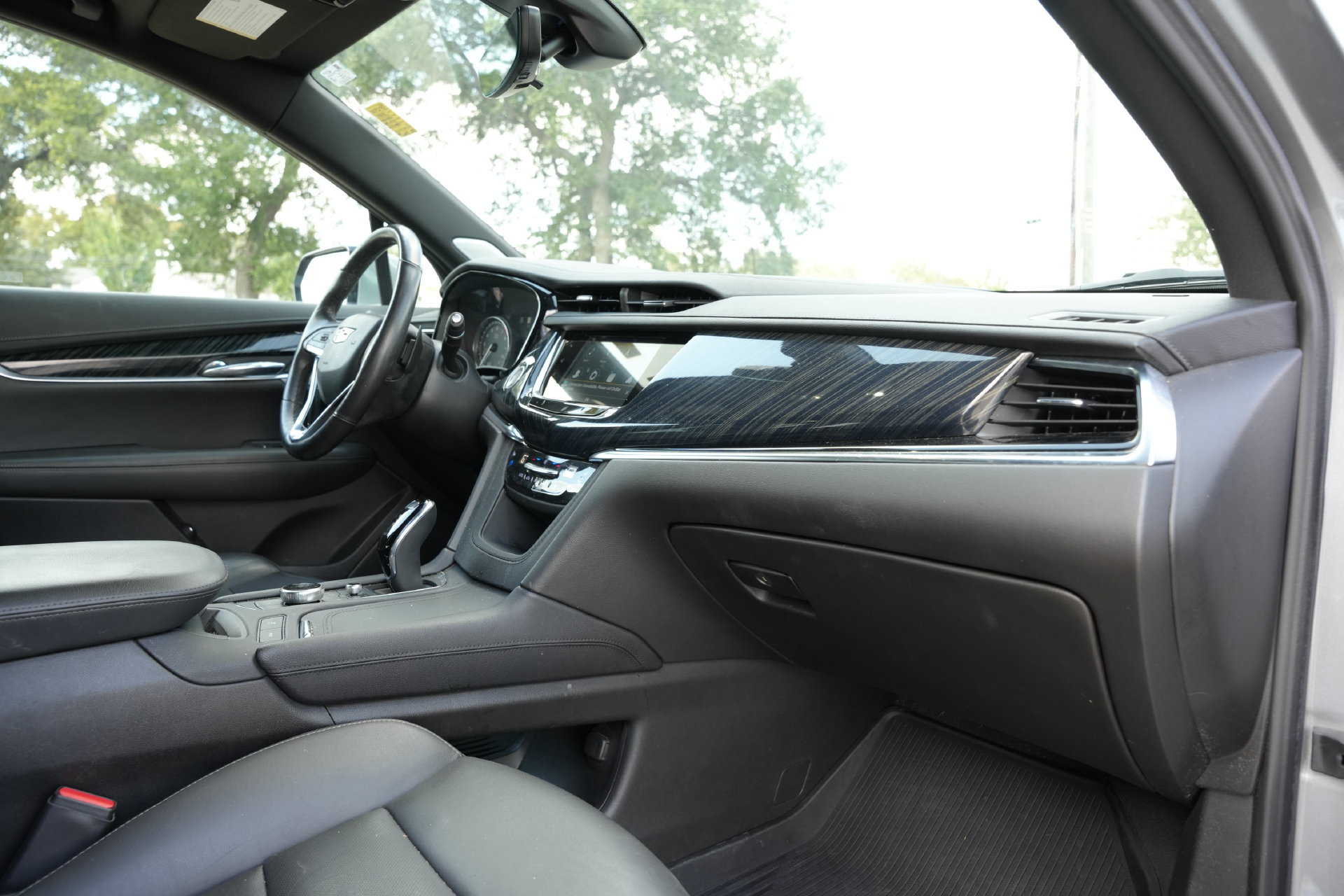 Used 2024 Cadillac XT6 Premium Luxury w/ Technology Package AWD/4WD image 25