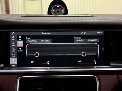 Used 2018 Porsche Panamera image 25