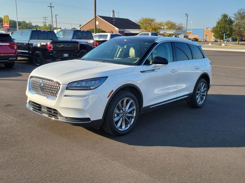 Used 2022 Lincoln Corsair AWD w/ Premium Package image 2