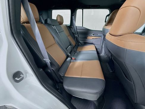 Certified 2024 Lexus GX 550 w/ Accessory Package (Z1) AWD/4WD image 29