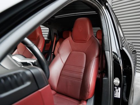 Certified 2022 Porsche Cayenne GTS AWD/4WD image 5