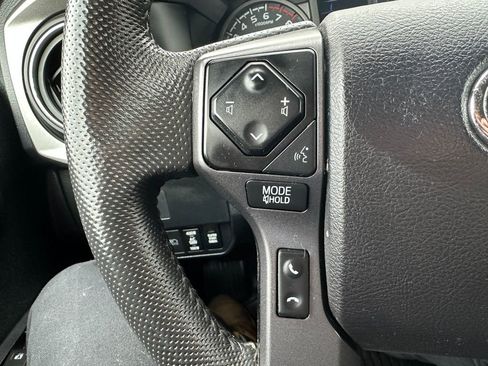 Certified 2022 Toyota Tacoma TRD Off-Road AWD/4WD image 19