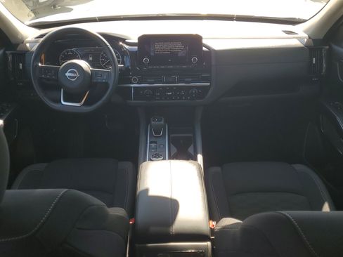 Used 2024 Nissan Pathfinder SV image 14