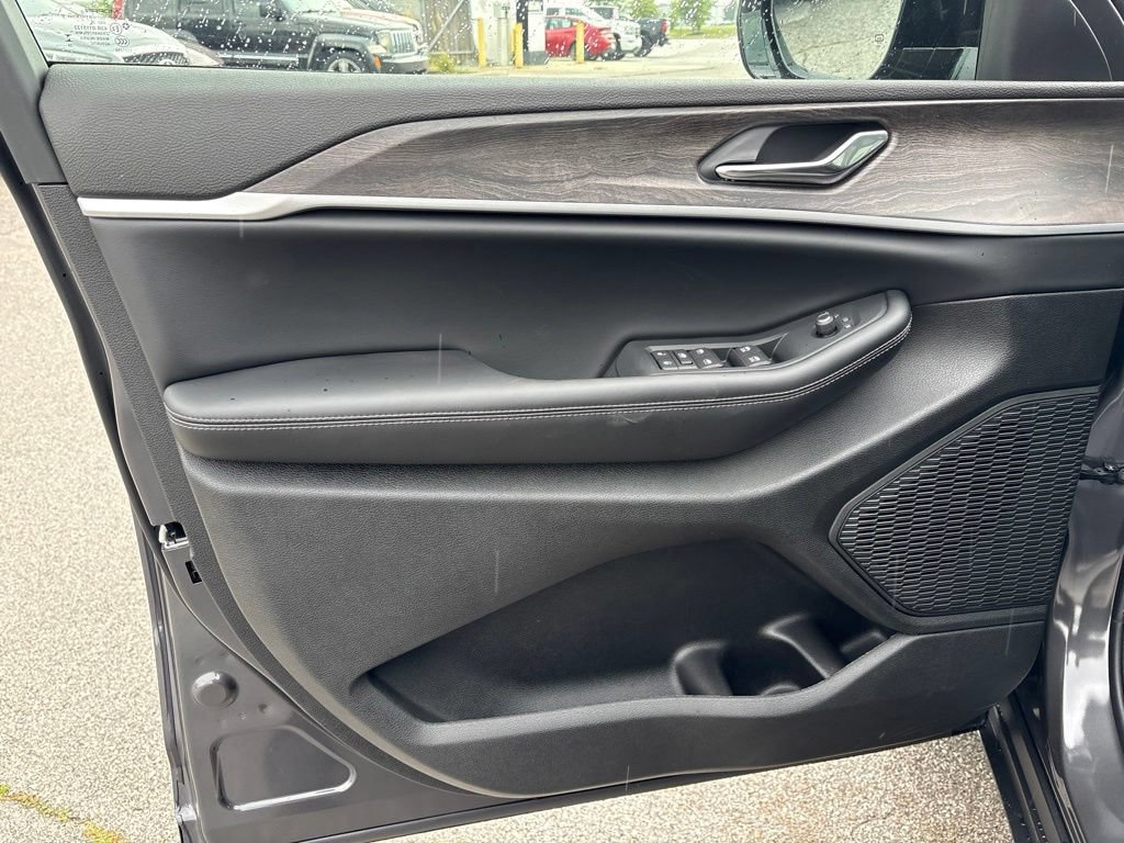 New 2026 Jeep Grand Cherokee Altitude AWD/4WD image 9