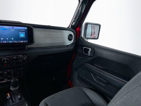 Used 2024 Jeep Wrangler Unlimited Sahara image 25