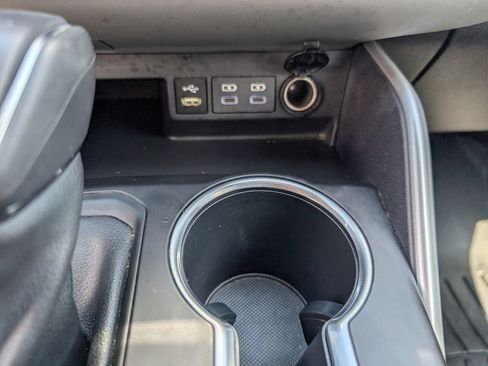 Used 2022 Toyota Highlander XLE FWD image 14