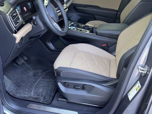Used 2024 Volkswagen Atlas Cross Sport SE w/ Panoramic Sunroof Package FWD image 10