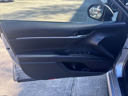 Used 2023 Toyota Camry SE image 11