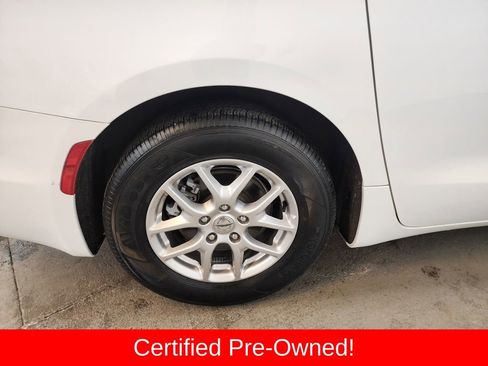 Used 2024 Chrysler Pacifica Touring-L image 37