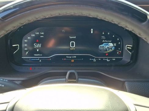 Used 2024 GMC Yukon Denali w/ Advanced Technology Package image 19