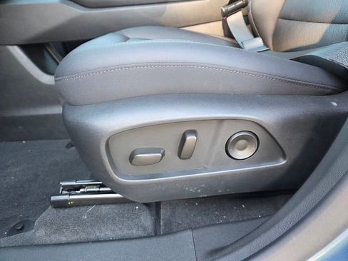 New 2026 Chevrolet Equinox LT w/ Convenience Package II FWD image 23