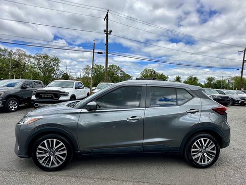 Used 2021 Nissan Kicks SV FWD image 3