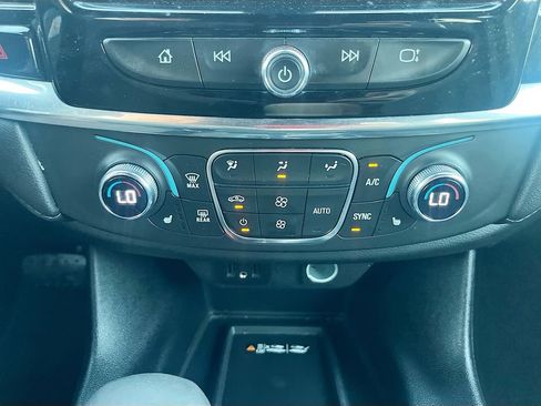 Used 2023 Chevrolet Traverse LT image 15