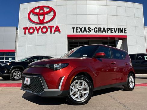 Used 2025 Kia Soul LX w/ LX Technology Package image 2