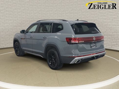 Used 2024 Volkswagen Atlas Peak Edition SEL image 7
