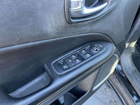 Used 2018 Jeep Compass Latitude w/ Popular Equipment Group image 27