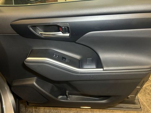 Used 2026 Toyota Highlander XLE AWD/4WD image 17