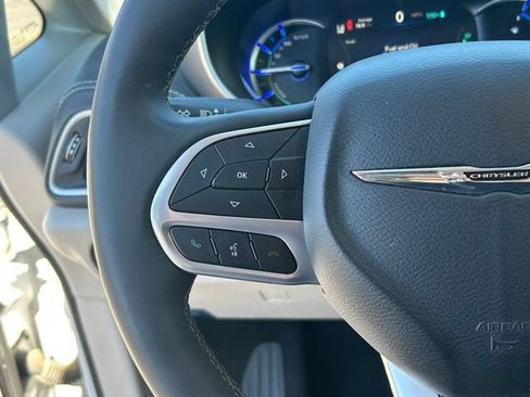 Used 2024 Chrysler Pacifica Limited FWD image 20