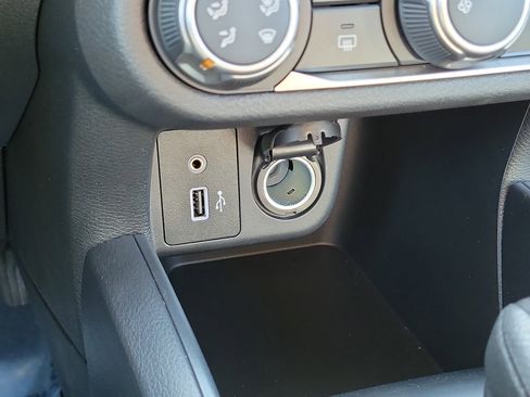 Used 2025 Nissan Versa S w/ Trunk Package image 21