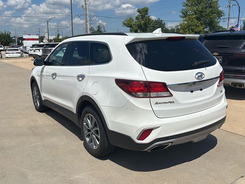 Used 2017 Hyundai Santa Fe SE AWD/4WD image 4