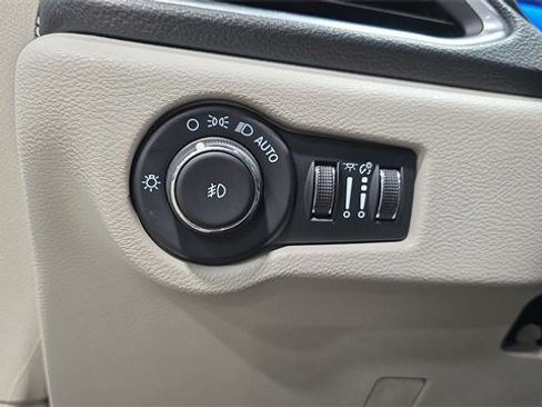 Used 2024 Chrysler Pacifica Limited image 23