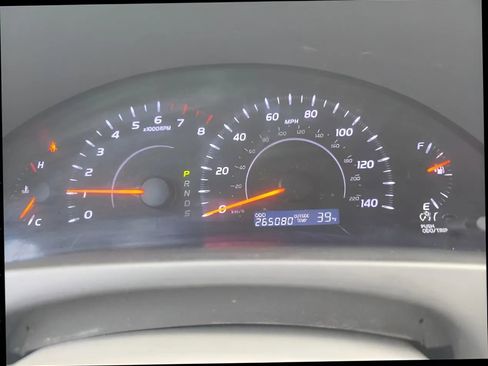 Used 2010 Toyota Camry image 4