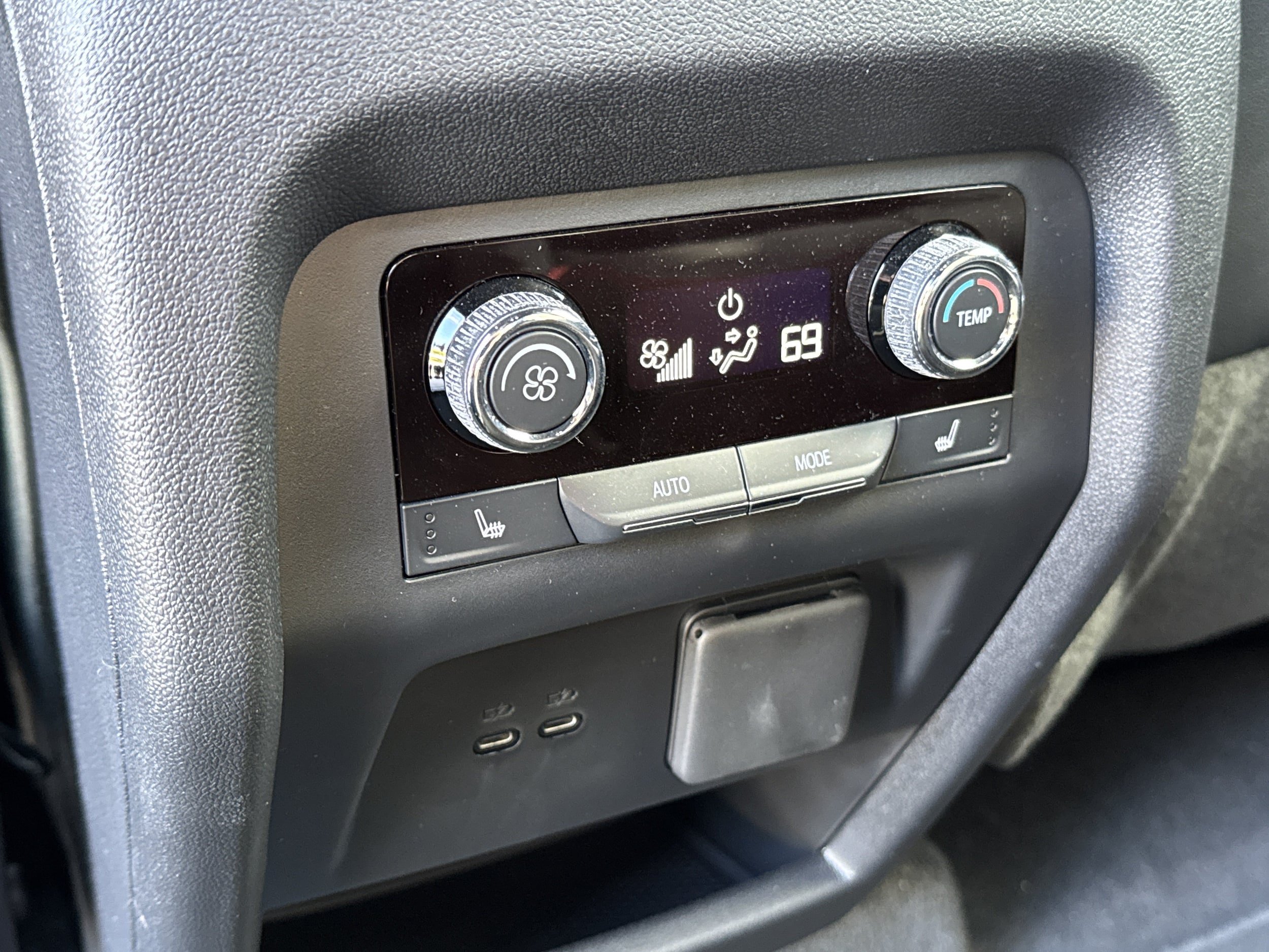 Used 2024 Chevrolet Traverse RS FWD image 25