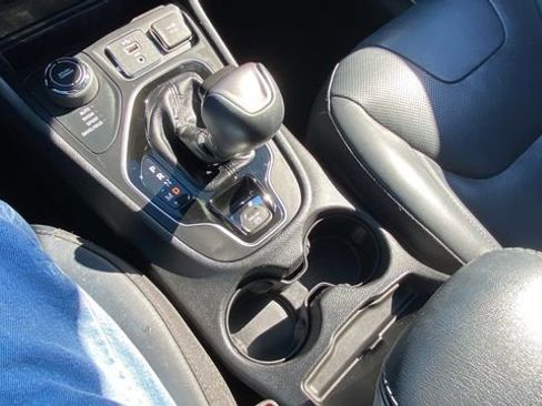 Used 2019 Jeep Cherokee Limited AWD/4WD image 29