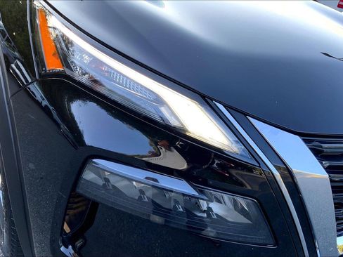 Used 2023 Nissan Rogue S FWD image 29