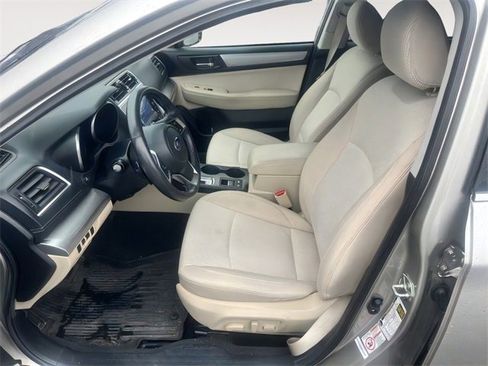 Used 2019 Subaru Outback 2.5i Premium image 11