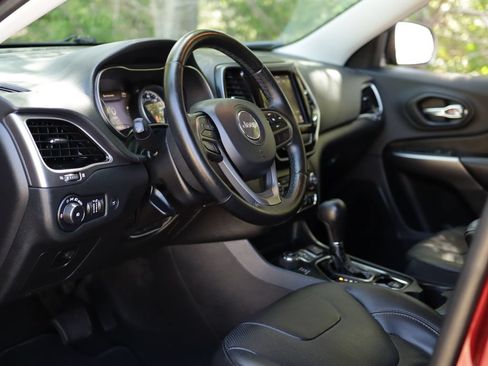 Used 2020 Jeep Cherokee Limited AWD/4WD image 9