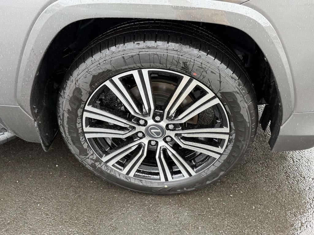 Used 2026 Lexus LX 600 4WD w/ Accessory Package (2T) image 7