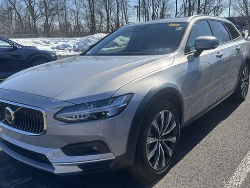 Used 2025 Volvo V90 B6 Cross Country Plus w/ Protection Package Premier image 2