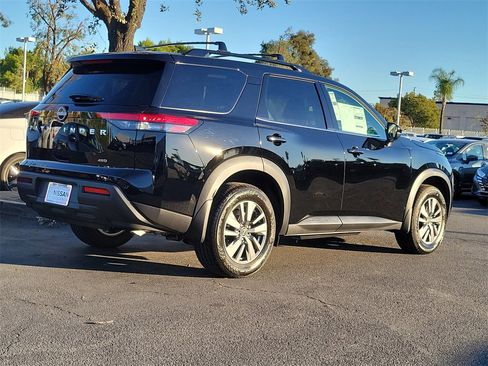 New 2025 Nissan Pathfinder SV image 2