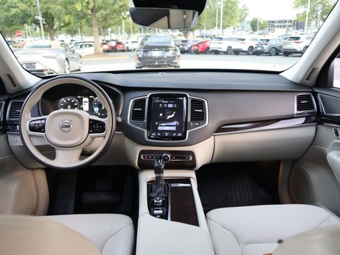 Used 2019 Volvo XC90 T6 Momentum w/ Protection Package Premier AWD/4WD image 16