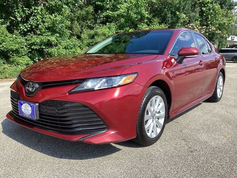 Used 2018 Toyota Camry LE w/ Convenience Package FWD image 3