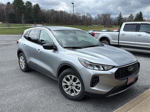 Used 2023 Ford Escape Active image 3